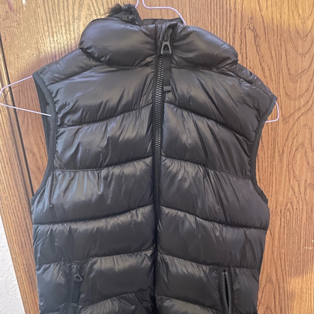 Black gap half sleeve jacket with furry hood